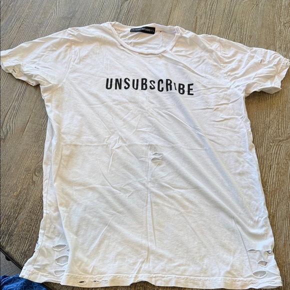 Lulu Simon Studio White distressed Graphic T-Shirt with 'UNSUBSCRIBE' Print L - Picture 3 of 12
